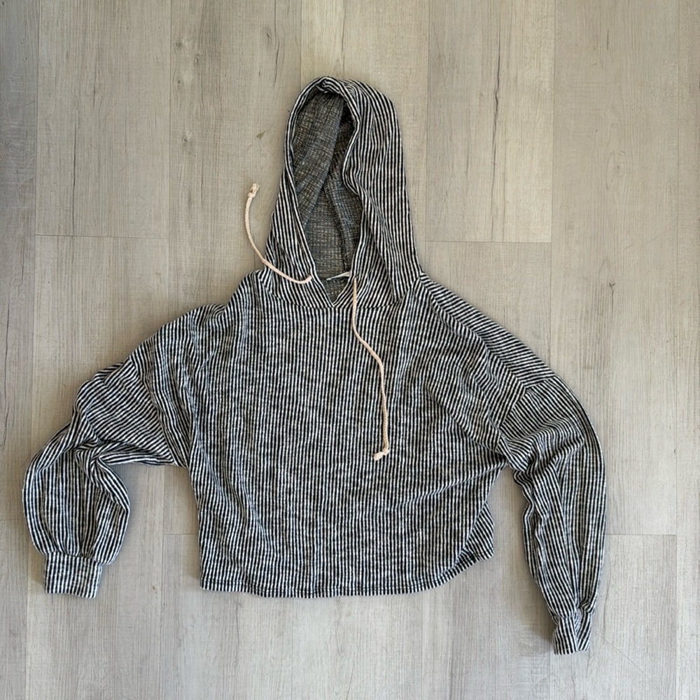 CAUTION TO THE WIND ❤️‍🔥 NWOT LIGHTWEIGHT SOFT HOODIE